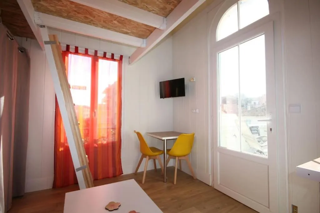 Pigeonnier 10M2 Au Sol Plus Mezza Plus Sdb Saint-Raphael  0*, Saint-Raphael (Var) France