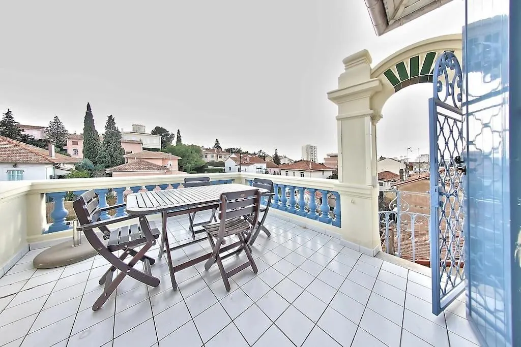 Pigeonnier 10M2 Au Sol Plus Mezza Plus Sdb Saint-Raphael  France
